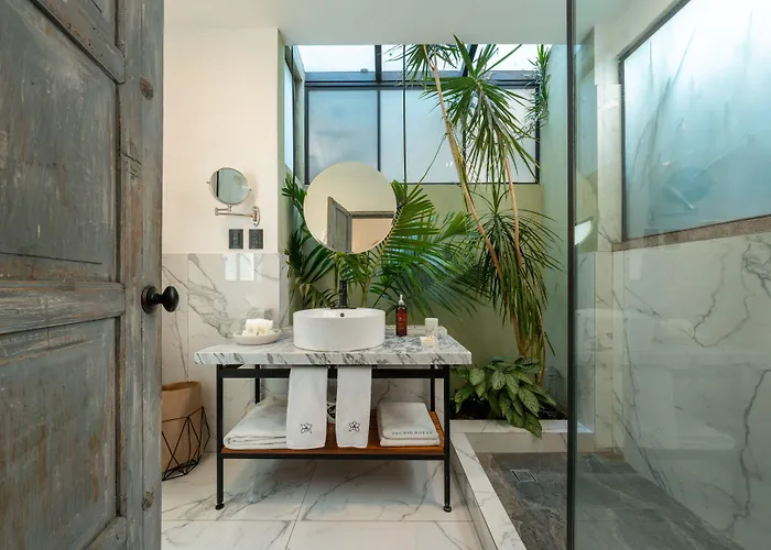 Orchid House Hotel 5*